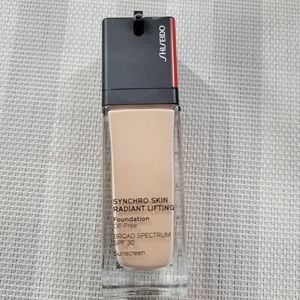 Shiseido Synchro Skin Radiant Lifting Foundation Porcelain